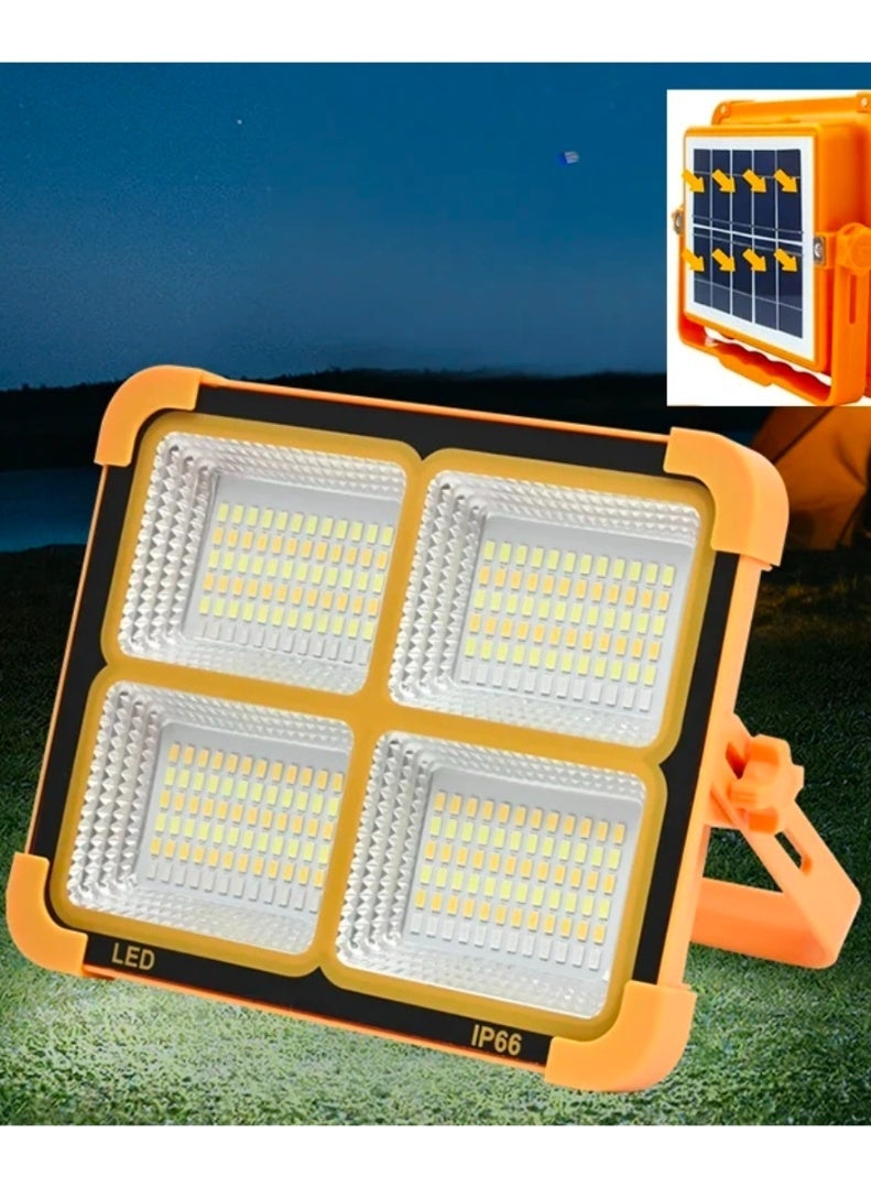 الثريات كشاف LED شمسي فائق السطوع 2000 واط رباعي الإضاءة مع لوح طاقة شمسية – مقاوم للماء IP66 كشاف خارجي قوي للتخييم والرحلات والطوارئ