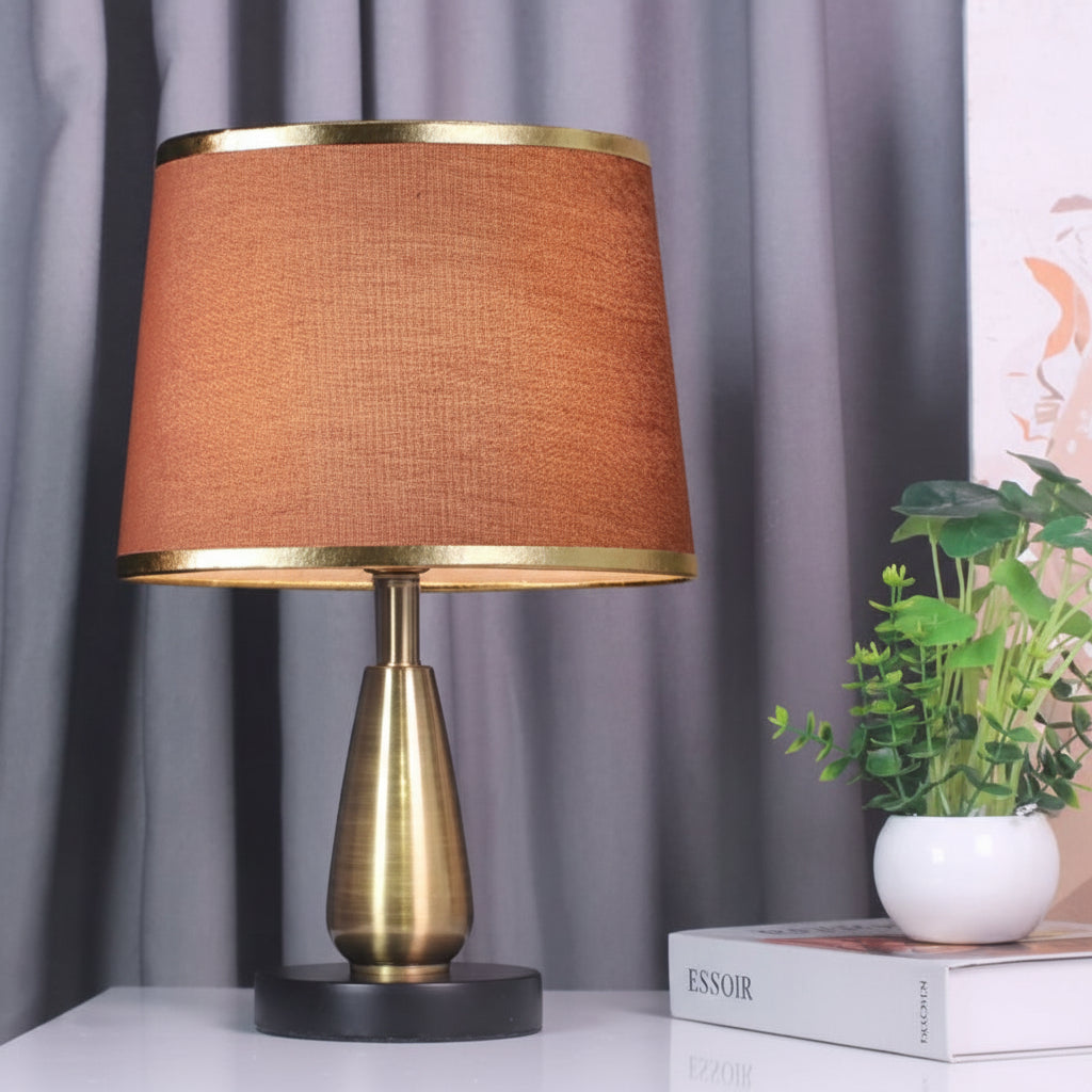 Modern Table Lamp Gold Base | مصباح طاولة مودرن بقاعدة ذهبية وغطاء أنيق