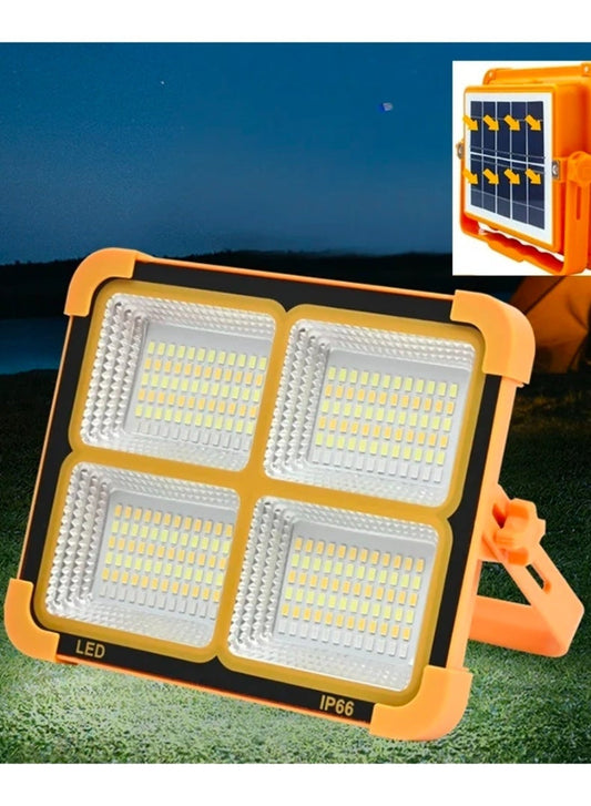 الثريات كشاف LED شمسي فائق السطوع 2000 واط رباعي الإضاءة مع لوح طاقة شمسية – مقاوم للماء IP66 كشاف خارجي قوي للتخييم والرحلات والطوارئ